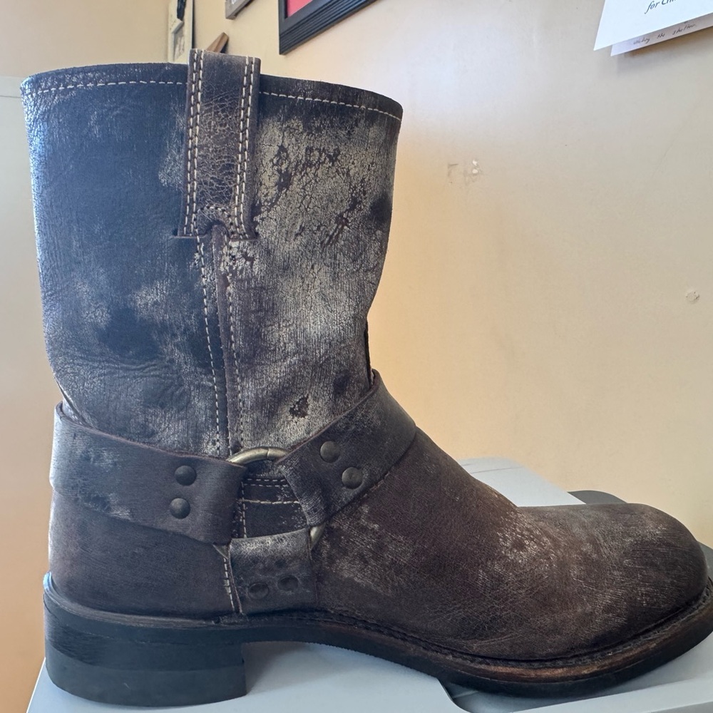 Frye Distressed Whiskey Leather Conway Short Pull On Harness Boots Size 11.5